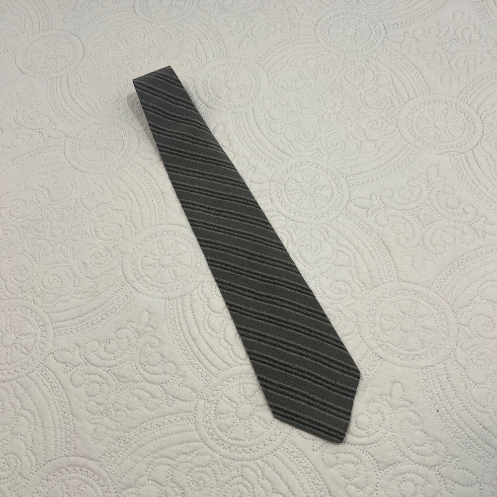 Donna Karan New York Mens Silk Tie Grey Charcoal Diagonal Stripe Made in USA‎